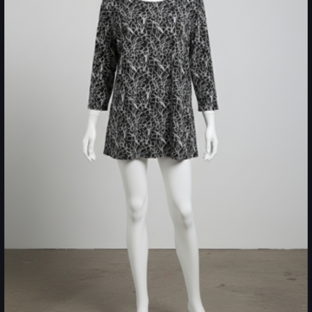 EVRI Black and White Tunic Top